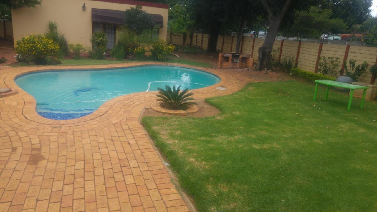 Maple Guest House Pretoria Exterior photo